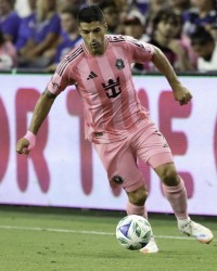 记者：我听说苏亚雷斯的孩子已在乌拉圭入学，他可能即将回国踢球