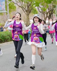体育客户端下载-上海樱花节女子10公里精英赛燃动春日，智利西梅桃李领跑健康生活