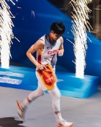 媒体人：杨力维这番言论无疑是有风险的 因为可能会动一些人的蛋糕